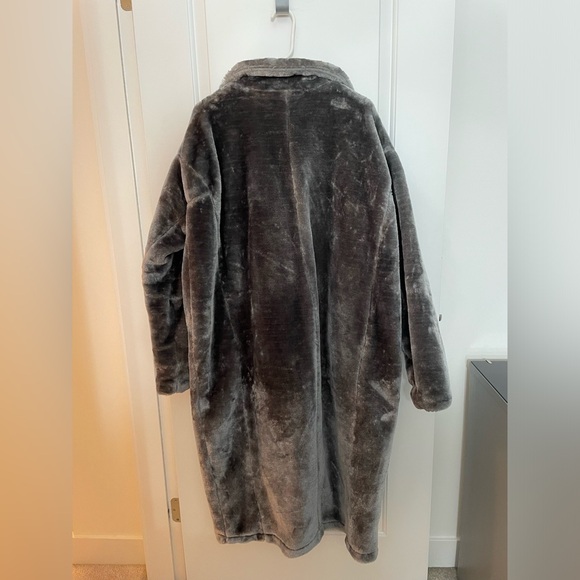 Size 10 Pretty Little Thing oversized faux fur maxi coat - Picture 2 of 3
